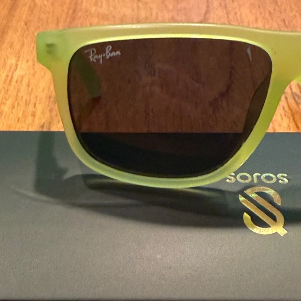 Ray-Ban RJ9057S 198/71 Junior Kid's Sunglasses 50 /15/ 130 3N - Picture 4 of 9